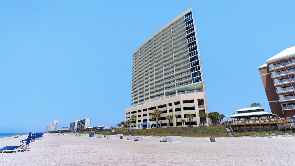 2BR Gulf Front Condo w/ Pool, Gym, Hot Tub + Free Attraction Tickets!