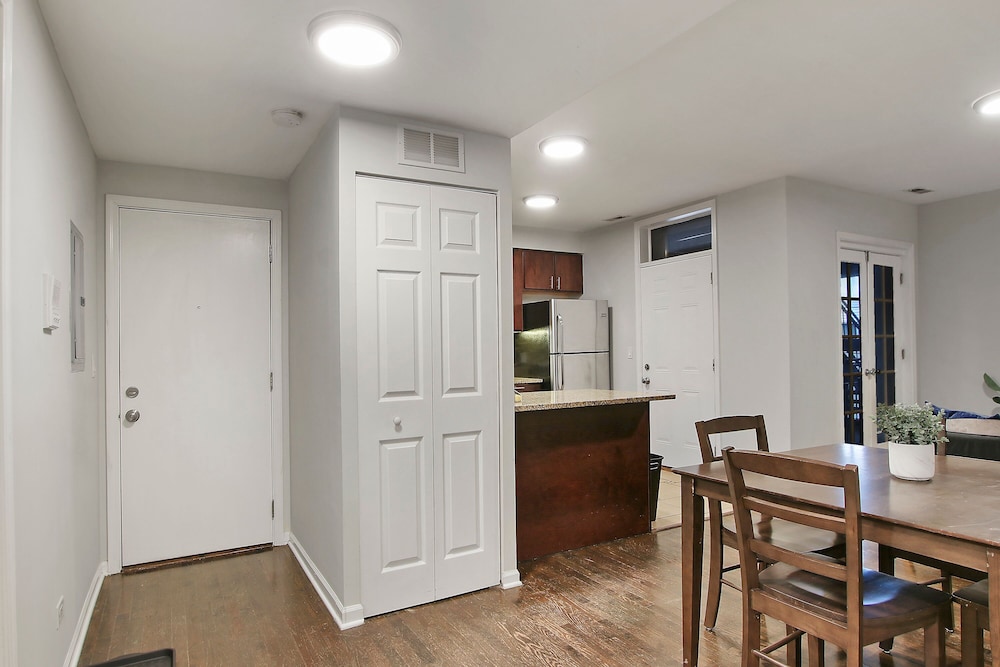Cozy 2BR Apt - Sunnyside 2E