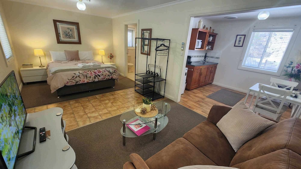 Riesling Trail and Clare Valley Cottages