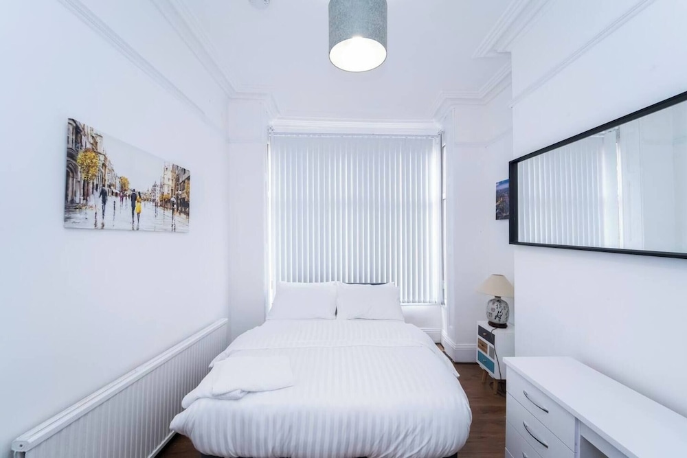 Charming Victorian Home in Heart of Leicester
