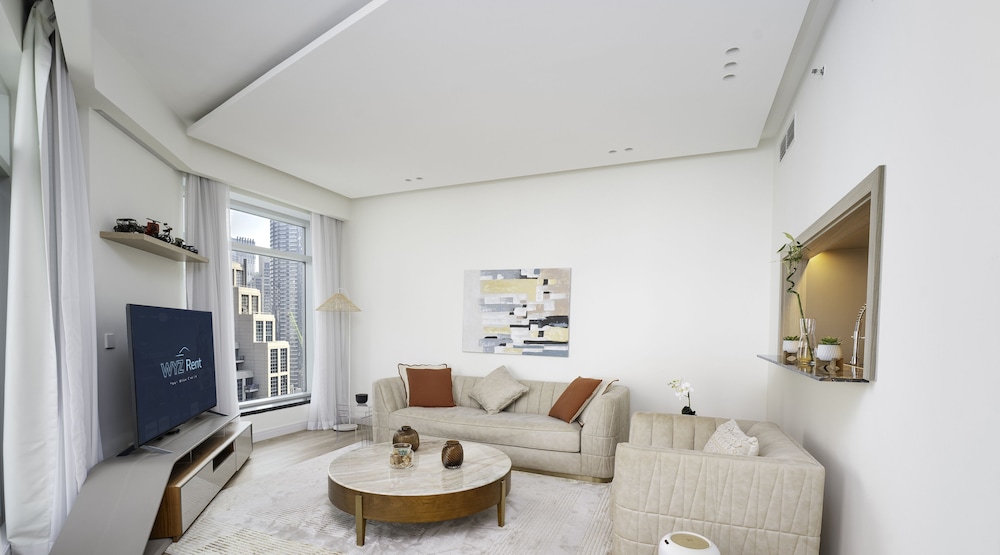 Stunning 2 BR in the heart of Downtown