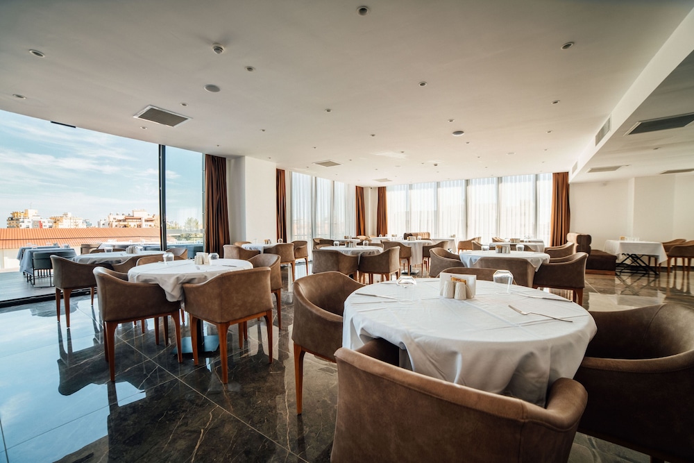 EKOR ELEGANCE HOTEL