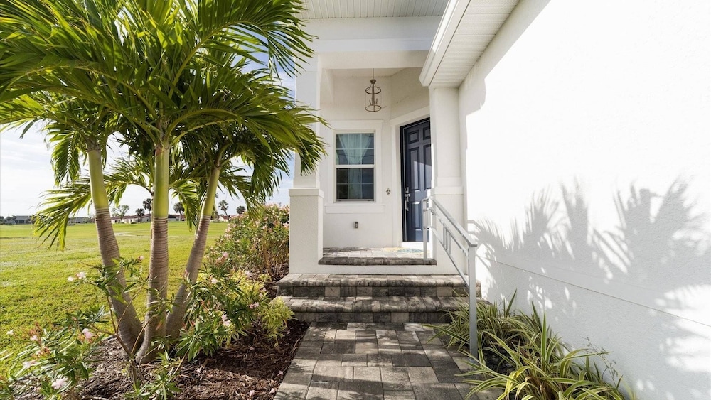 Golf Course View, Private Pool/hot Tub, Punta Gorda Isles 2 Bedroom Townhouse