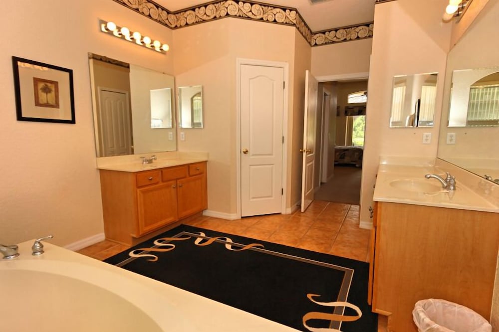 5 Bedroom Birkdale Home - Image 5