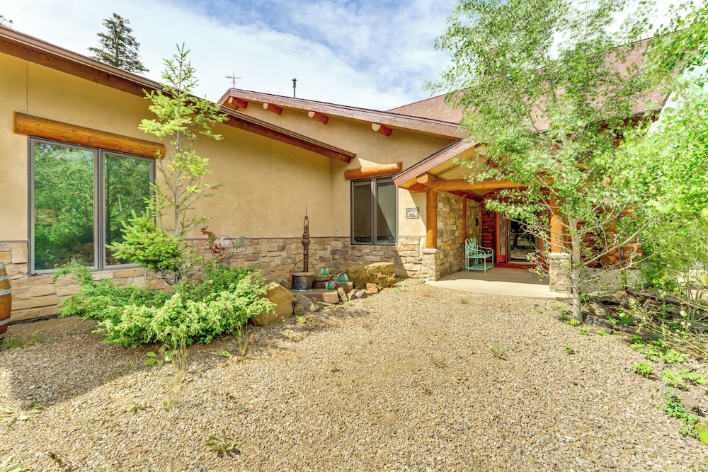 Secluded Angel Fire Retreat: Deck + Stunning View!