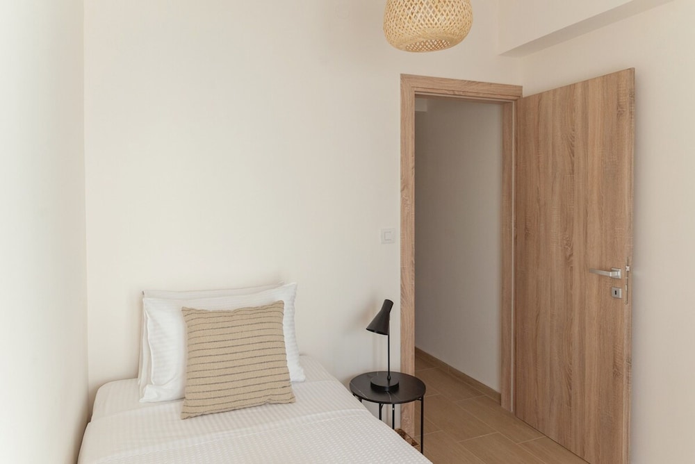 Saint Matthew Central Apartment by Senaon