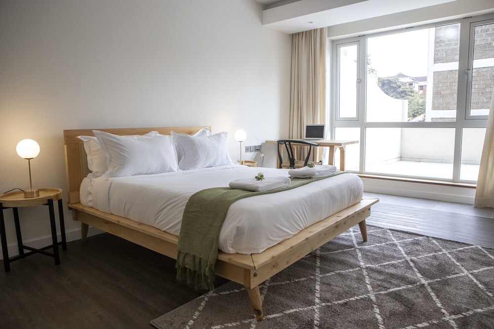 Capital Emerald Line 1 bed  by YourHost view 3