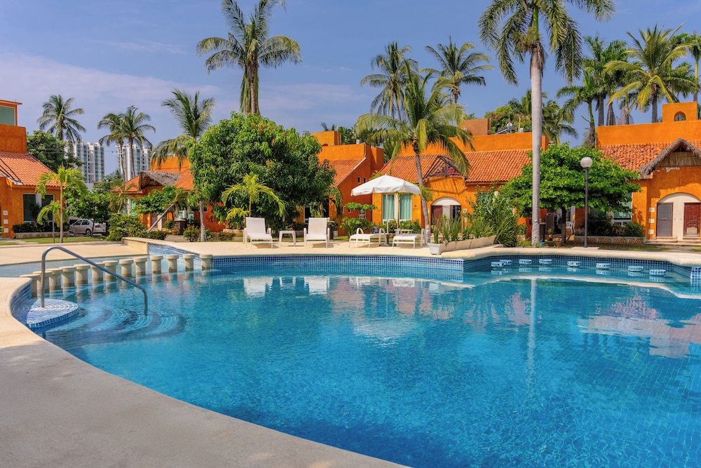 Family Condo with 3 BDR Pool & Hot tub