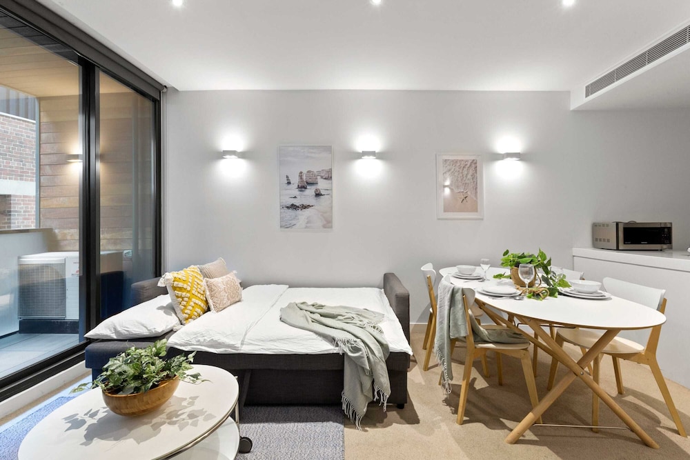 A Chic & Comfy 2BR Apt Near Federation Square