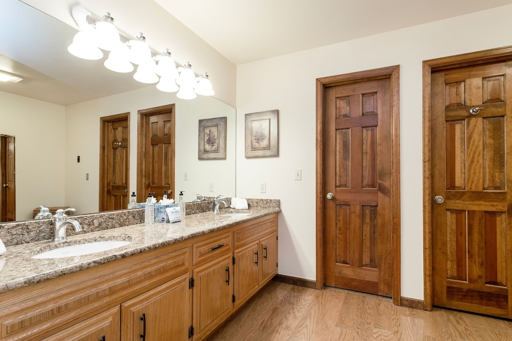 I1 Gore Creek Meadows 4 Bedroom Townhouse