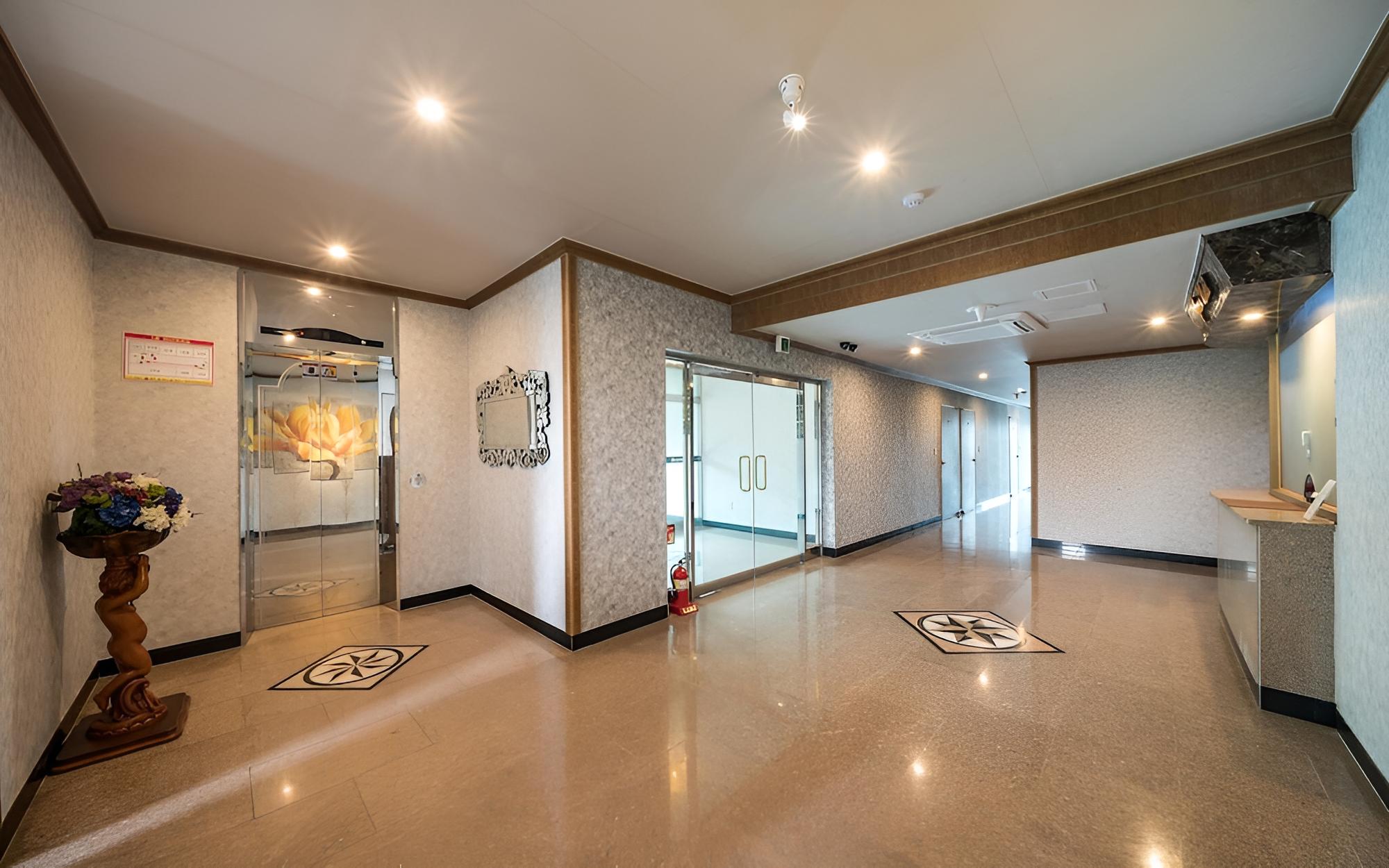 Damyang Changpyeong G Hotel view 2