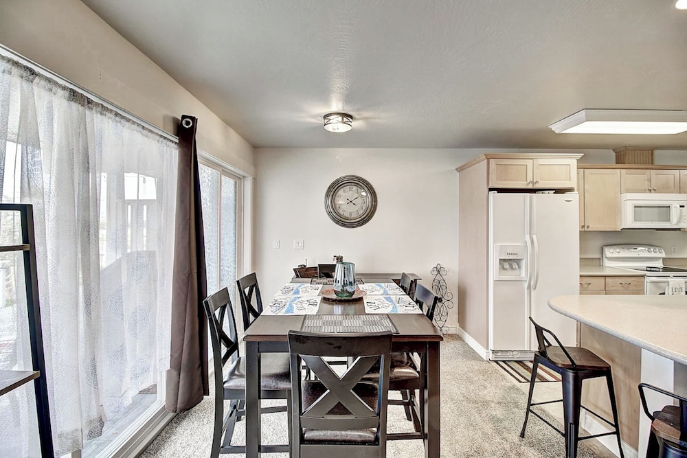 Waterfront Condo W & Dock Access