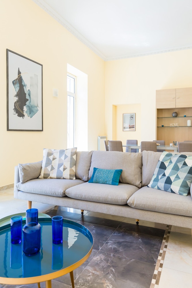 Partenope Spacious Home