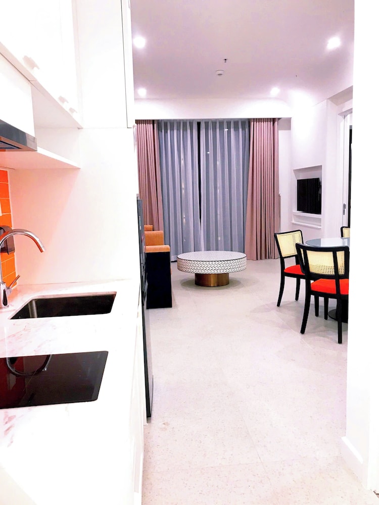 2 Bedrooms Apartment In Sunset Town