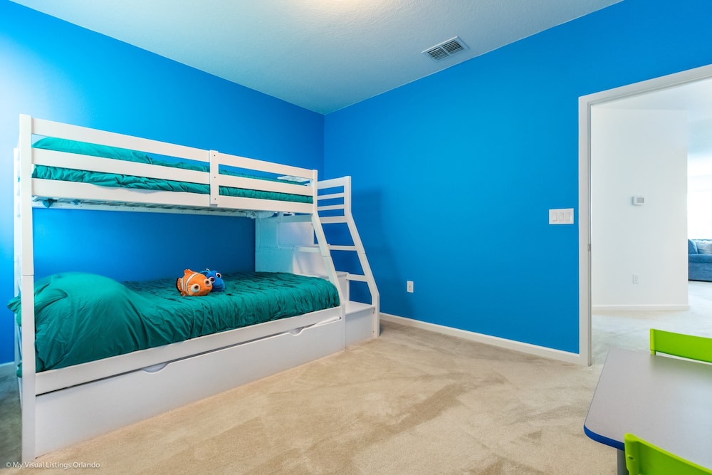 Modern 8 Bdrm 5 Bath Villa - Image 5