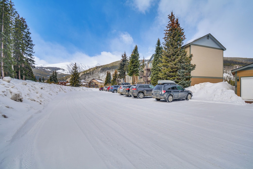 Breckenridge Area Condo w/ Mountain Views
