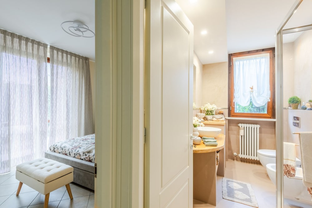 Casa Ambra in Lucca With 1 Bedrooms and 1 Bathrooms