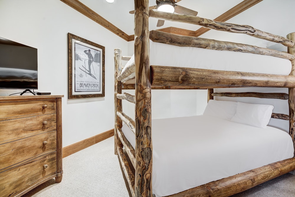 Ski-in Ski-out 1 Bdr+den In Exclusive Horizon Pass 1 Bedroom Condo by RedAwning