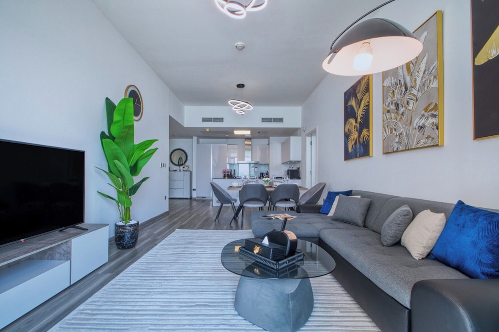 GLOBALSTAY. Azizi Royal Bay Apartments