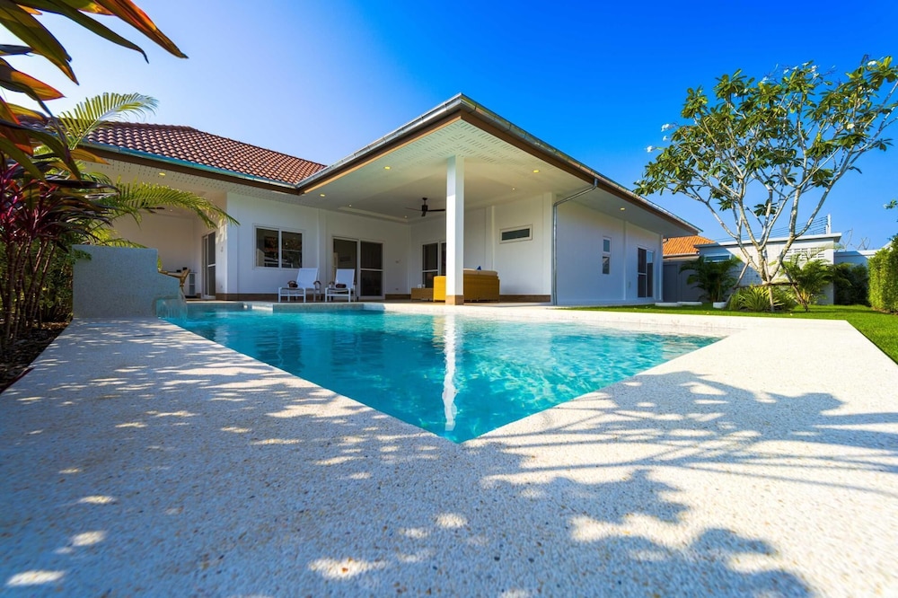 Brand-New Modern 3-Bedroom Villa MB20