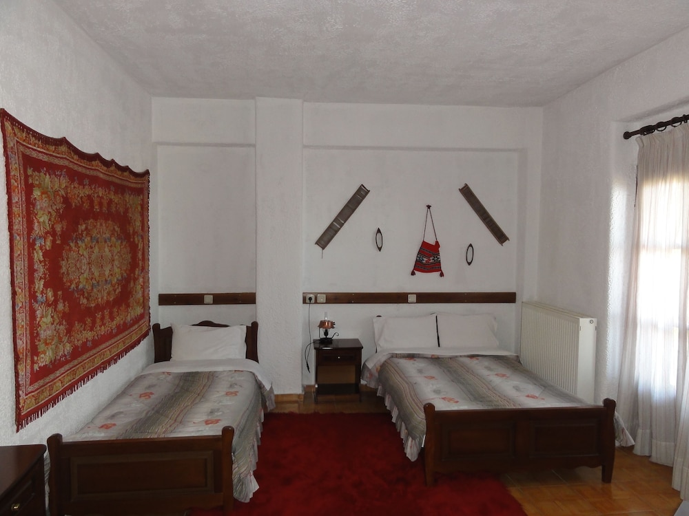 Sintrivanis Mountain photo 4