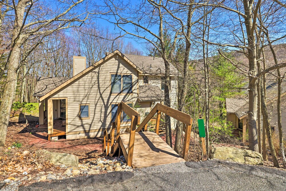 Pocono Retreat, 1 Mi to State Park & Ski Access! view 4