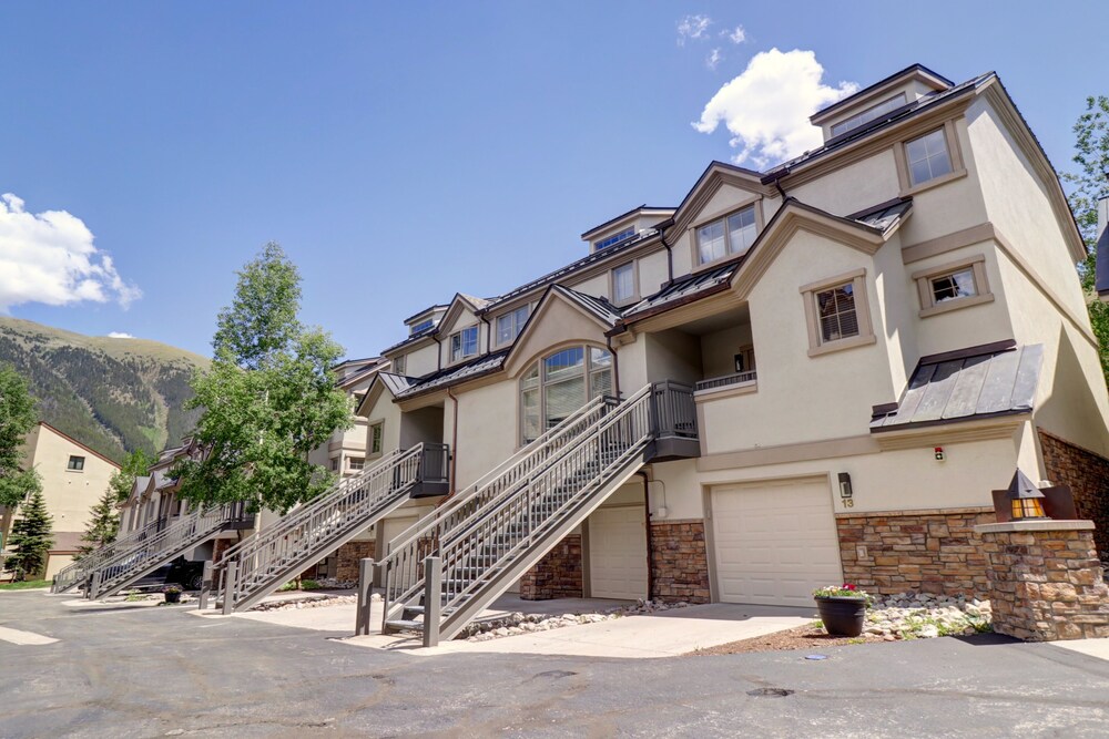 Summit County Vacations - Newly Renovated, Slope-Side Walk-In Walk-Out, Top Floor, Views of Ten Mile Range - ER4 by Redawning - Property Image 15