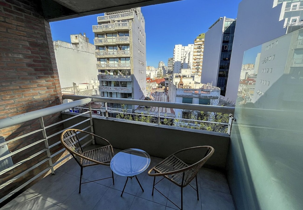 RentUp - Dpto con balcón y piscina