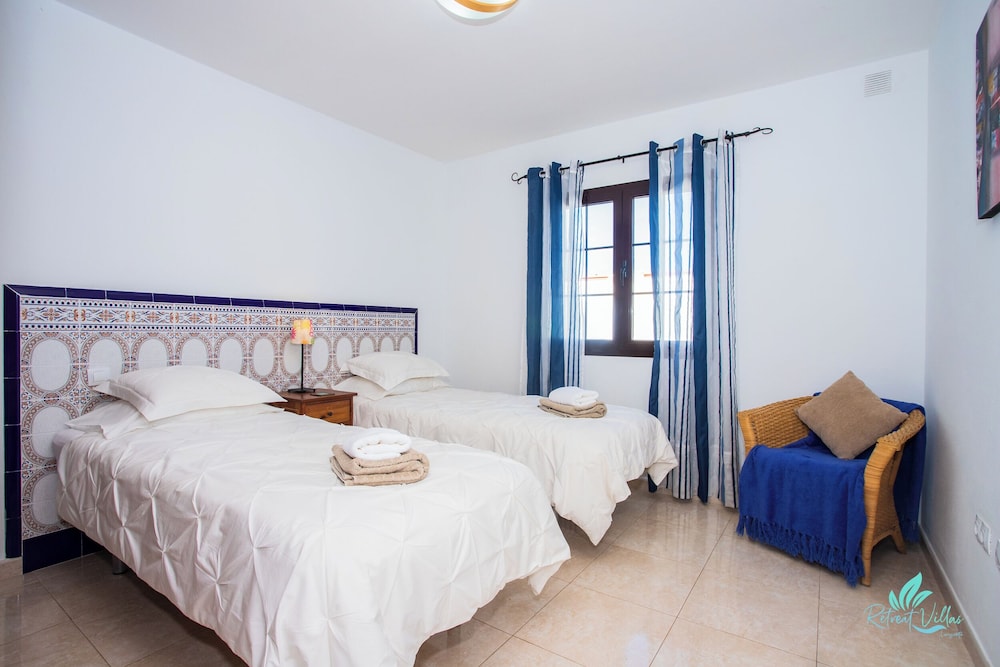 3 Bed Villa - Pool, Terrace, Bbq, Near Beach
