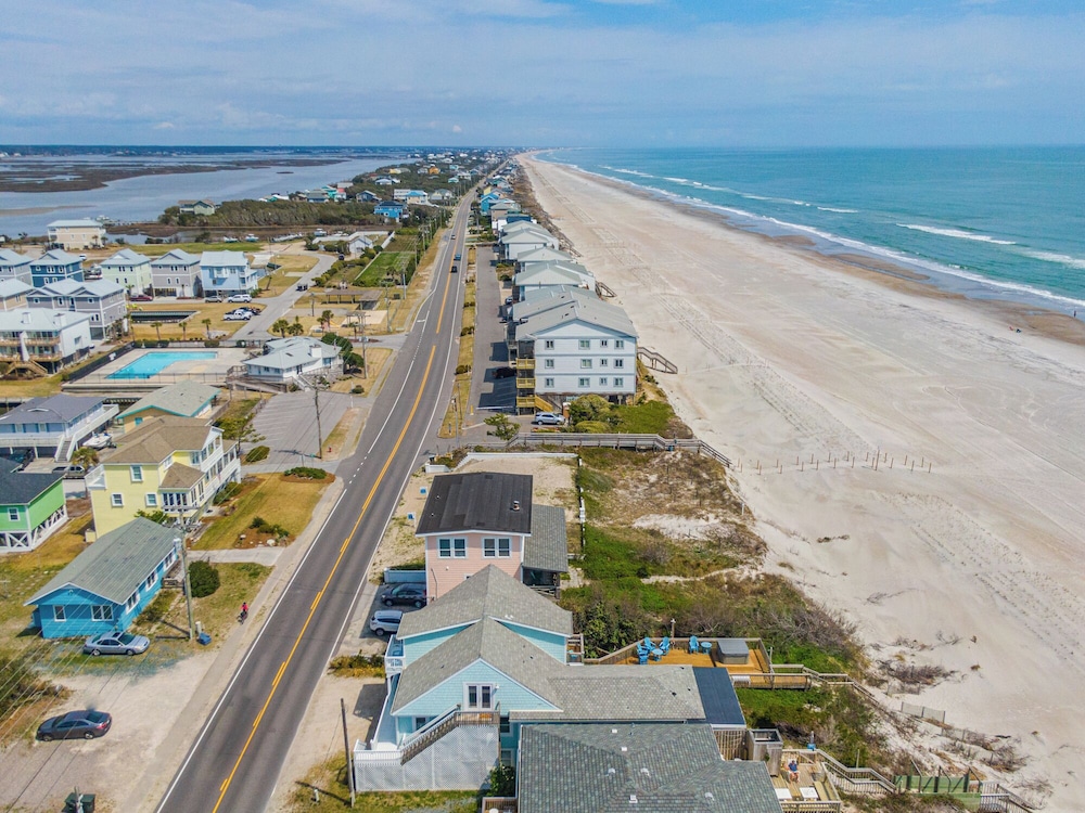 Surfside Cottage by Topsail Realty