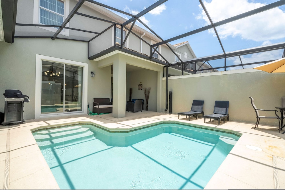 Beautiful 4 BR Close to Disney