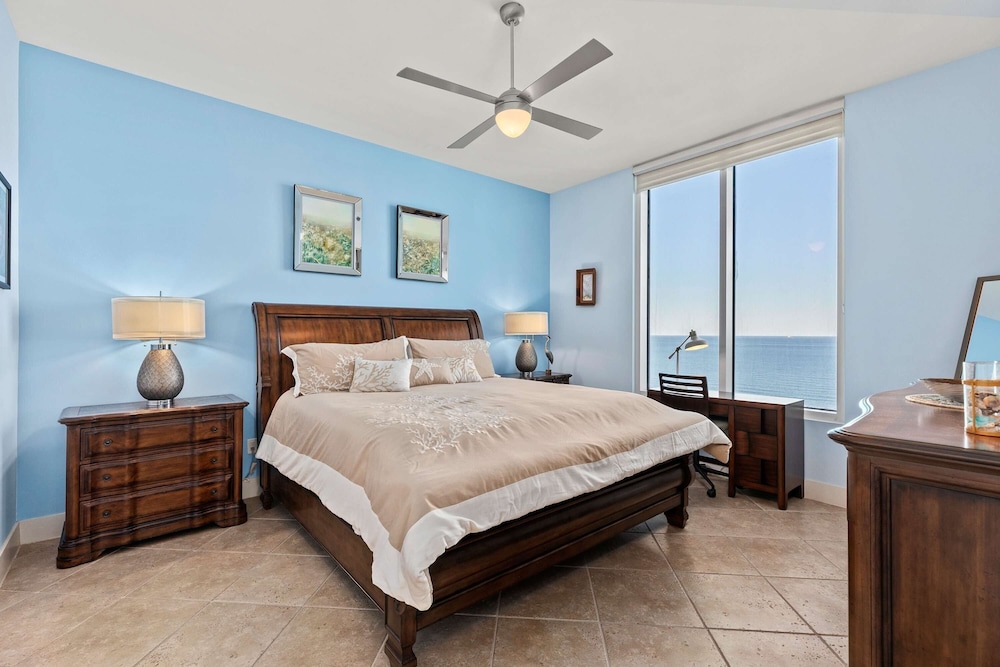 Sapphire Beach - Breathtaking 26th Floor Views 3 Bedroom Apts