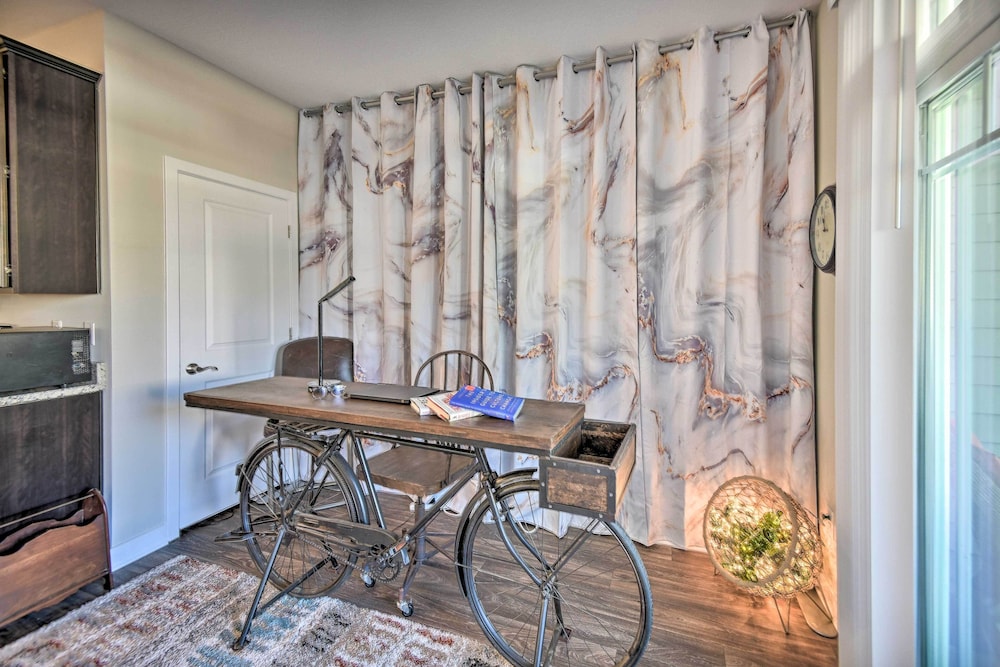 Hampton Condo: By Convention Center & Coliseum! view 5