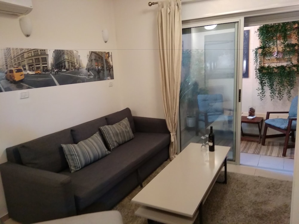 TLV Suites By The Sea - 2 Rooms