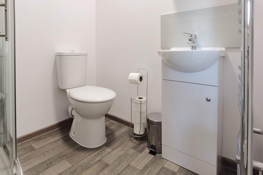 4BR Contractor Accommodation w 4 Bathroom