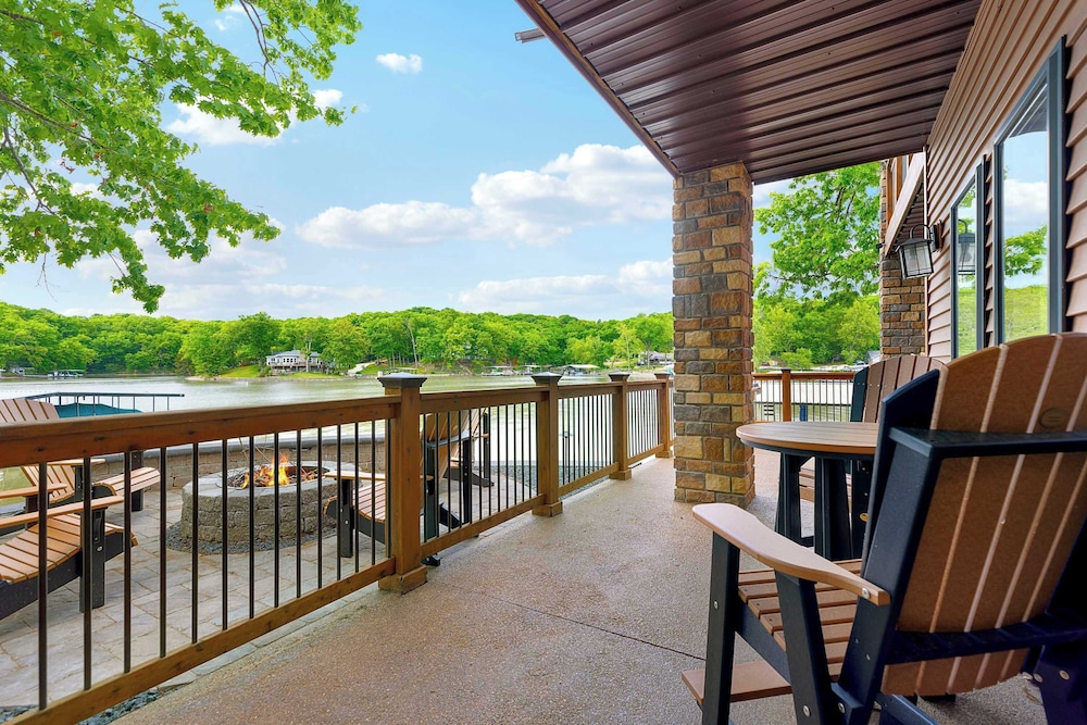 Trails End Hideaway Waterfront