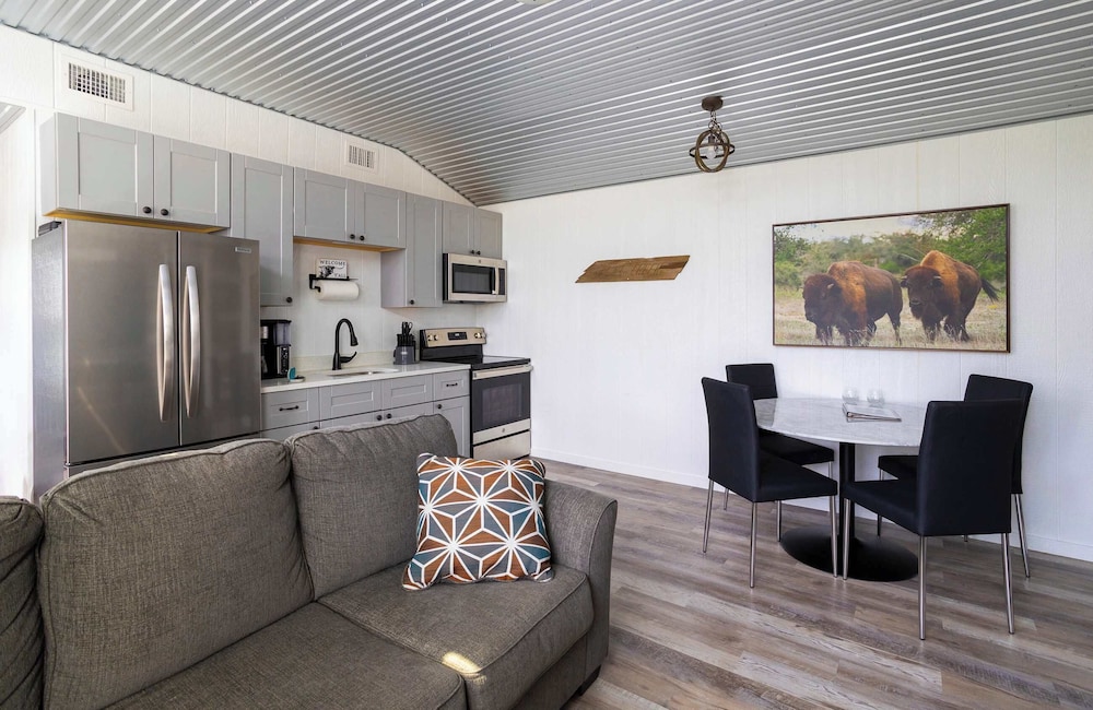 Bison View Secluded Cabin for 6 w/ Hot Tub on Wildlife Sanctuary