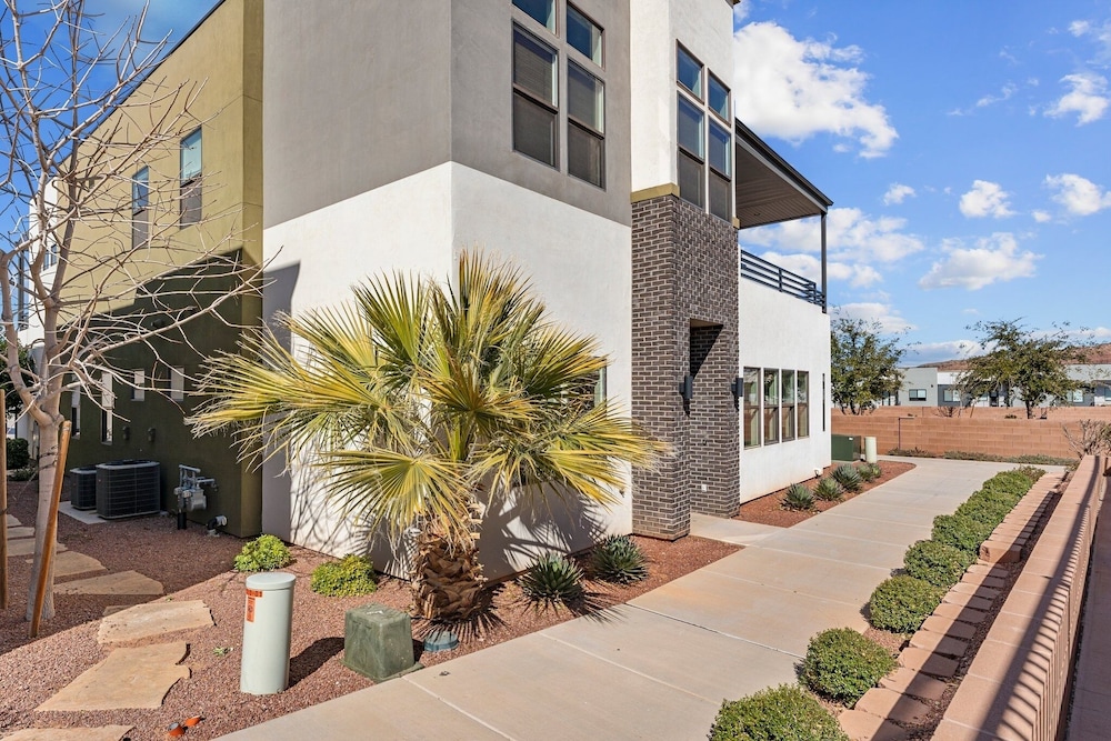 Villa #01 At Bloomington Country Club 3 Bedroom Condo