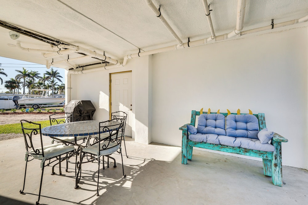1 Mi to Beach Access: Home w/ Porch in Fort Myers!