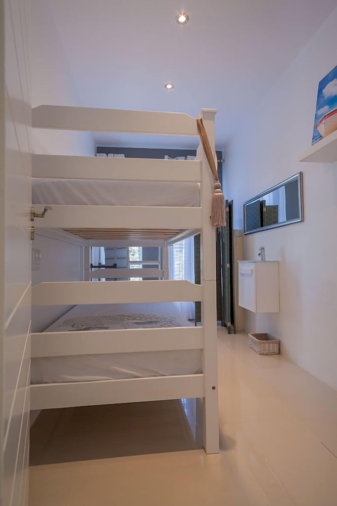 Greenways Beach House