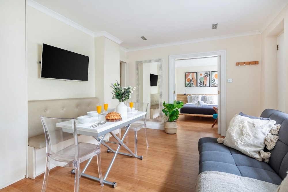Classic 1BR - Notting Hill Gem
