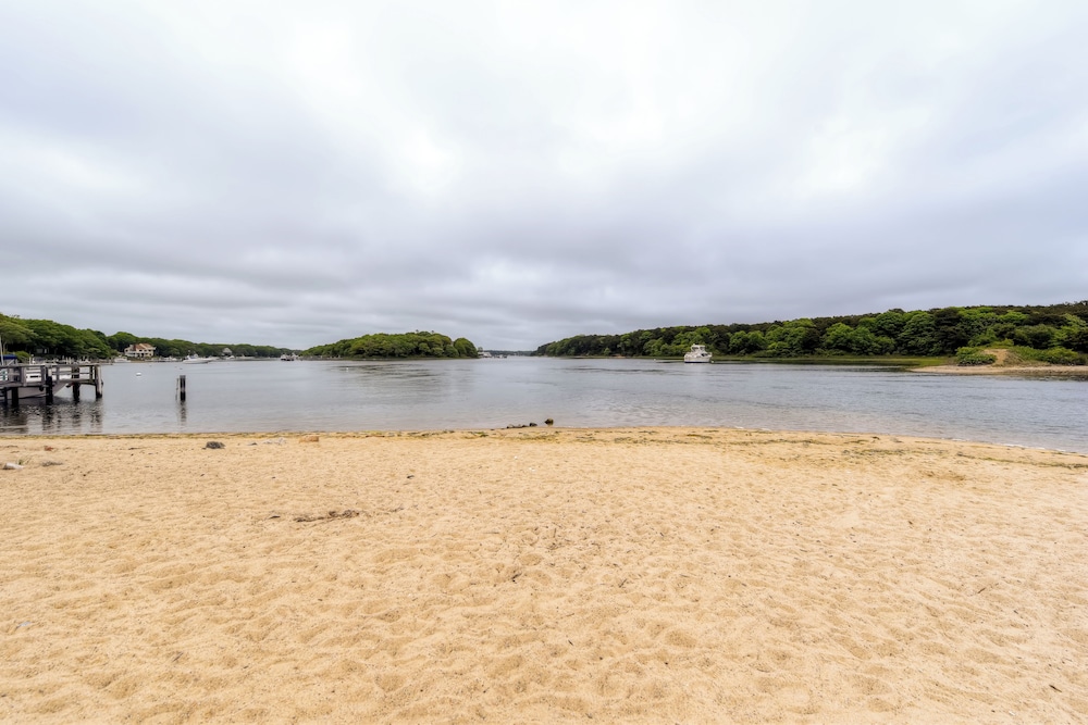 Charming East Falmouth Home: Walk to Private Beach