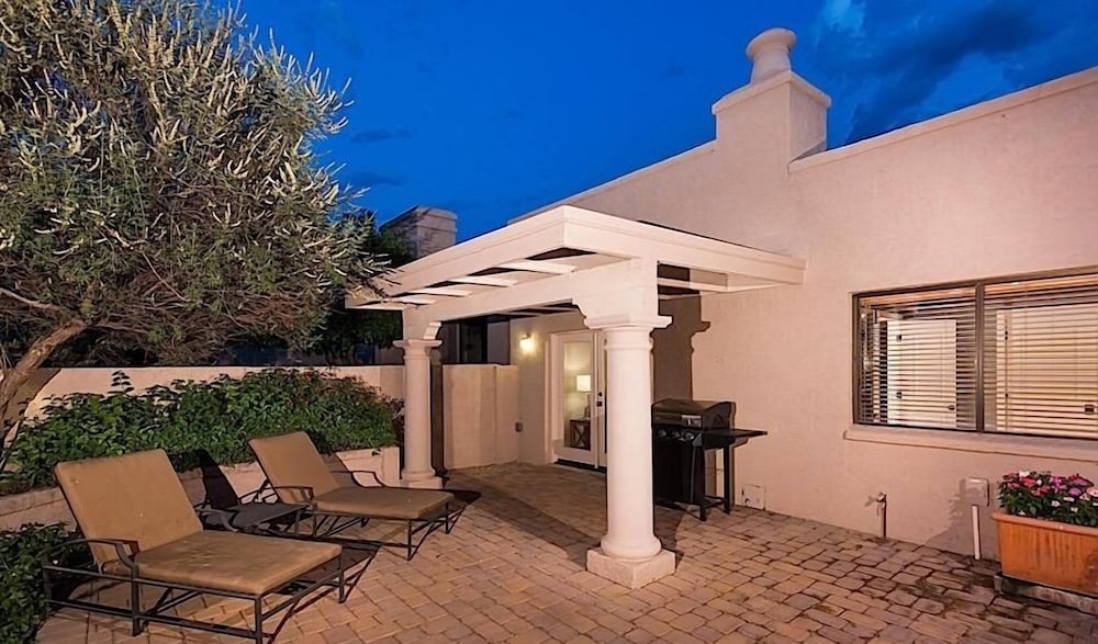 Truly Charming at McCormick Ranch By Signature Vacation Rent