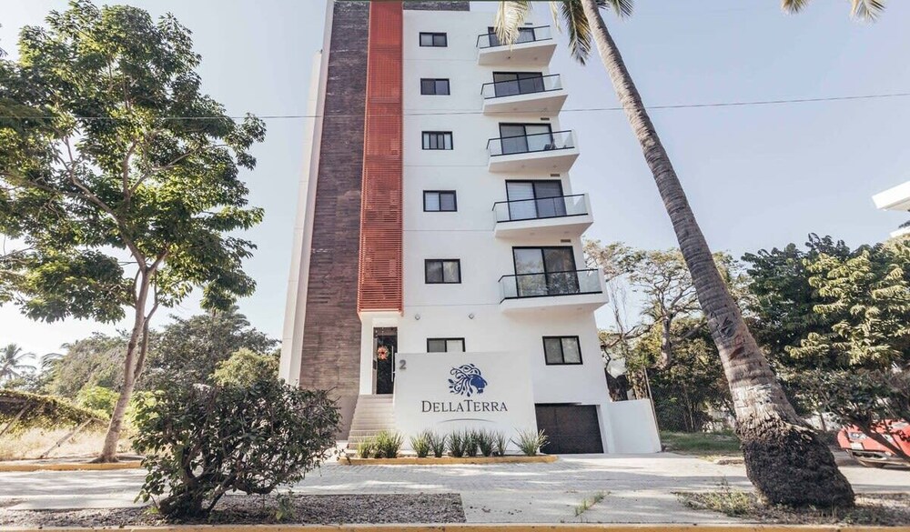 Cozy 2BR House 2 min to the Beach - Pool - Terrace