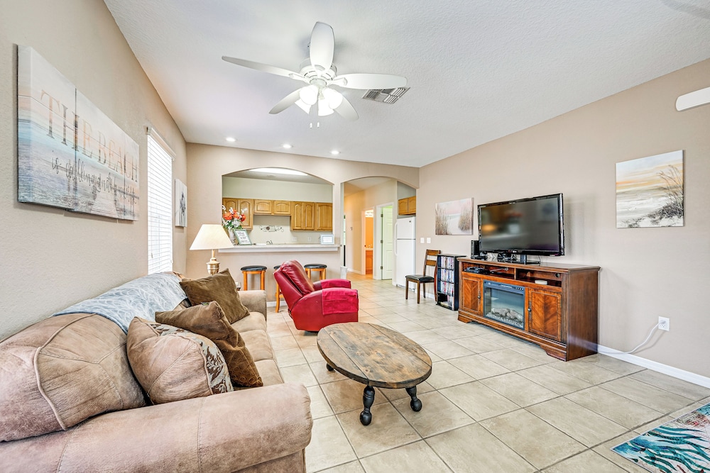 Pet-friendly Gem w/ Yard & Pool Access in Sebring