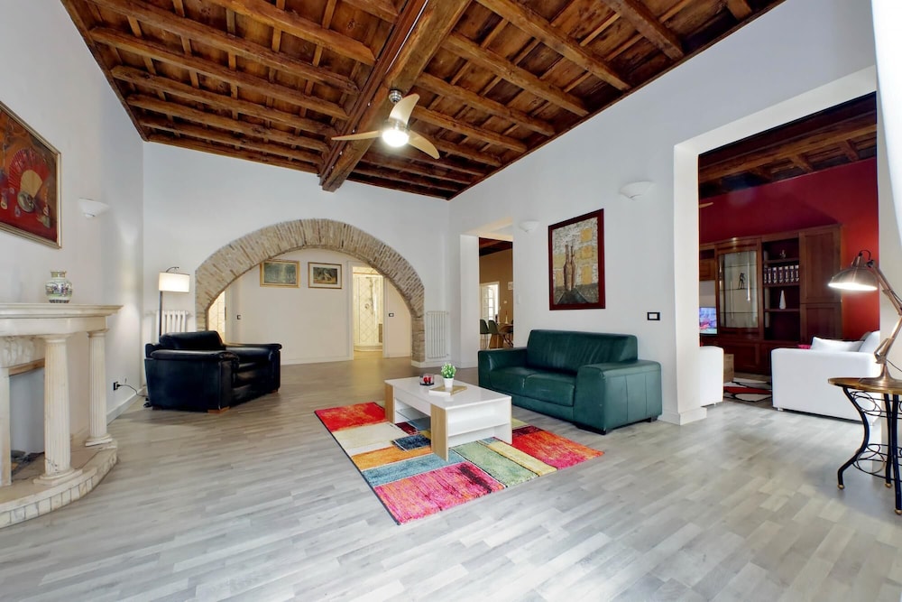 Luxury Navona Apartment