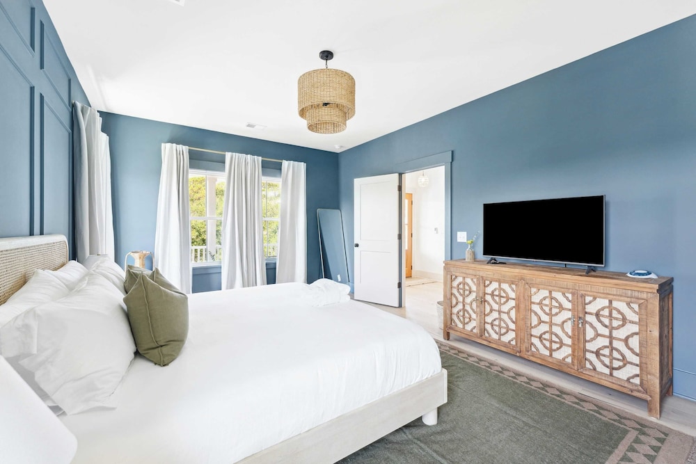 Windward House by Avantstay Walk to Beach + Restaurants Saltwater Pool