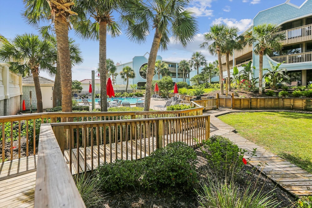 St. Augustine's Oceanfront Oasis: Hibiscus F102