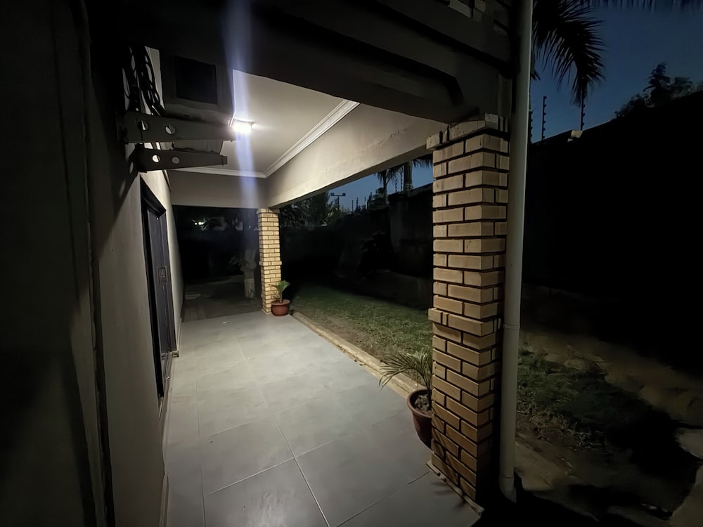 Spacious & Modern 3-bedroom Foxdale