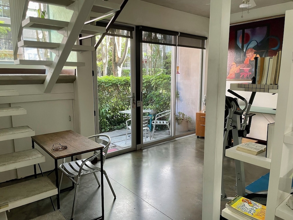 Beautiful Spacious Loft 2 Bedrooms 2 Full Baths 2 car Garage in Downtown